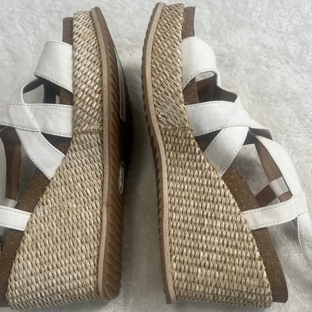 NWT Sofft Women's Devyn Sz 9.5 Wedge Sandals White Leather Open Toe Ankle Strap - Picture 15 of 16